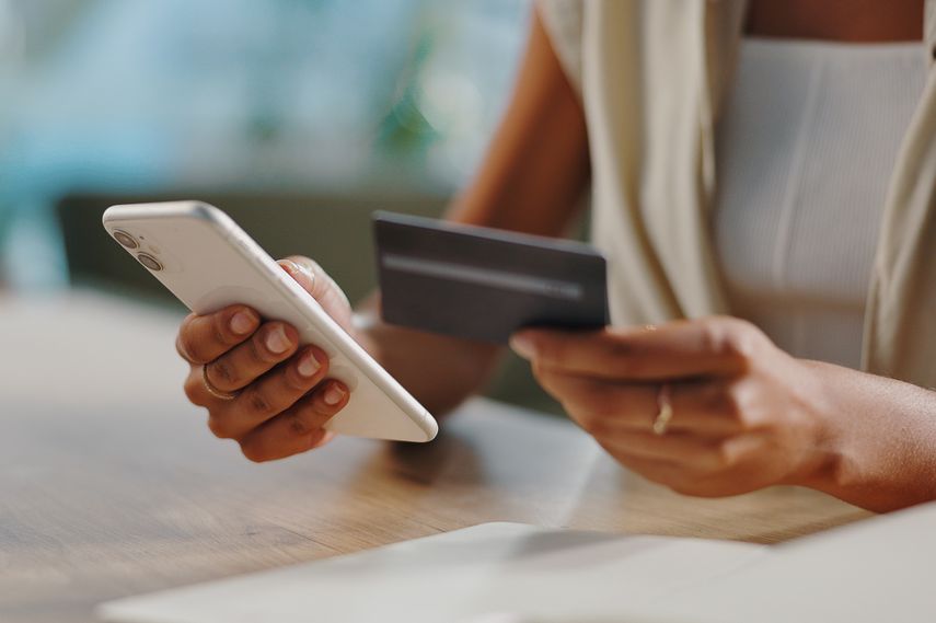 銀行カードローンとは？消費者金融との違いや利用するメリット・デメリットを解説